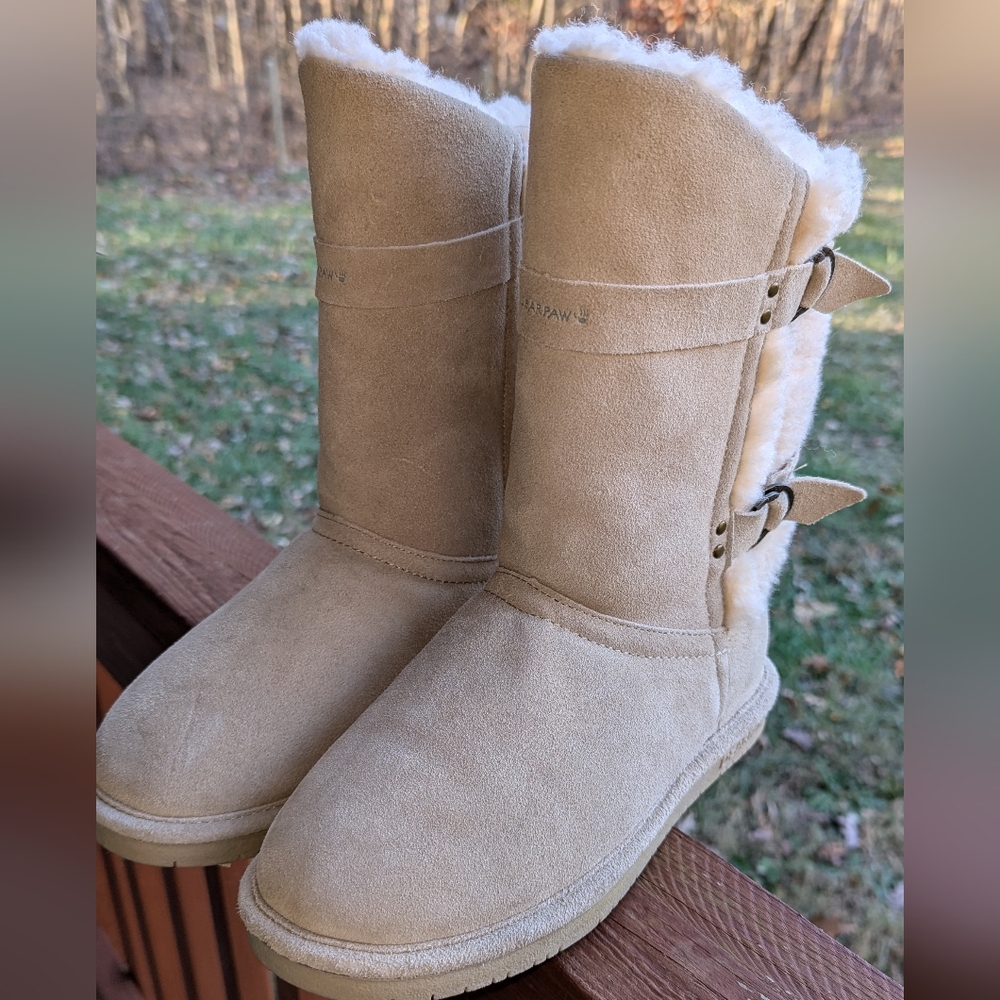WORN 1X BEARPAW BOOTS